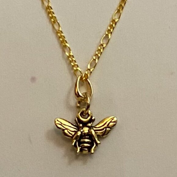 NEW Gold colour Bee necklace - Picture 1 of 3